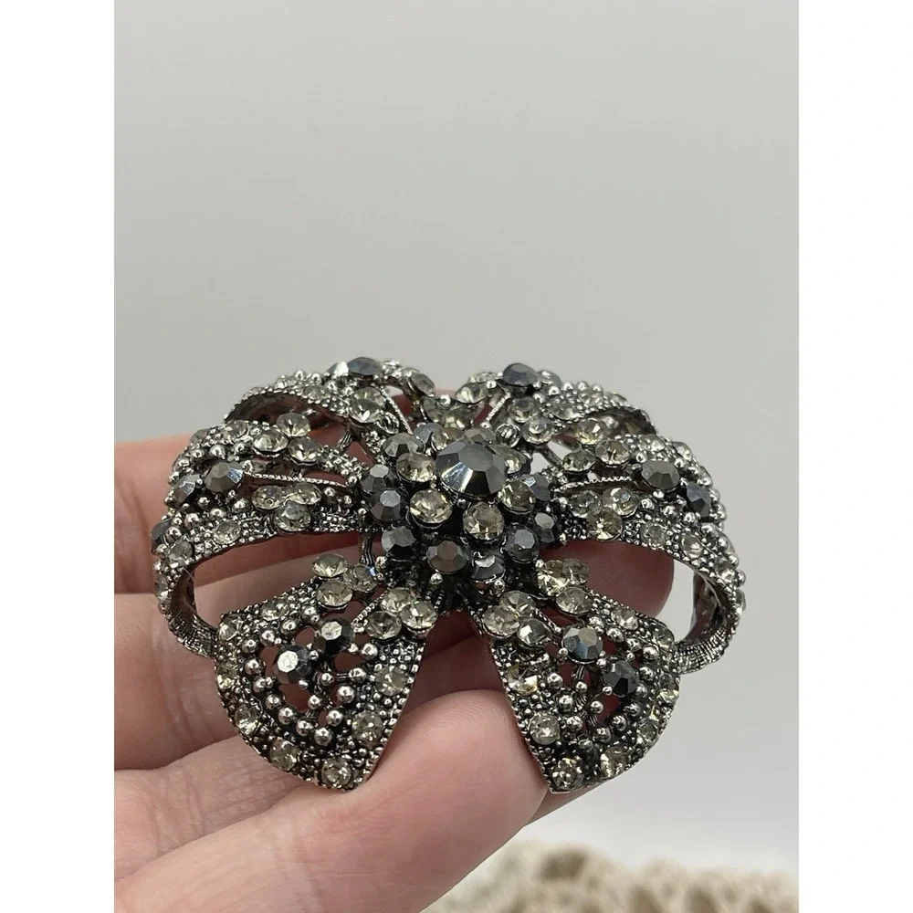 Rhinestone Brooch Silver Gray Sparkle Stunning‎ Flower